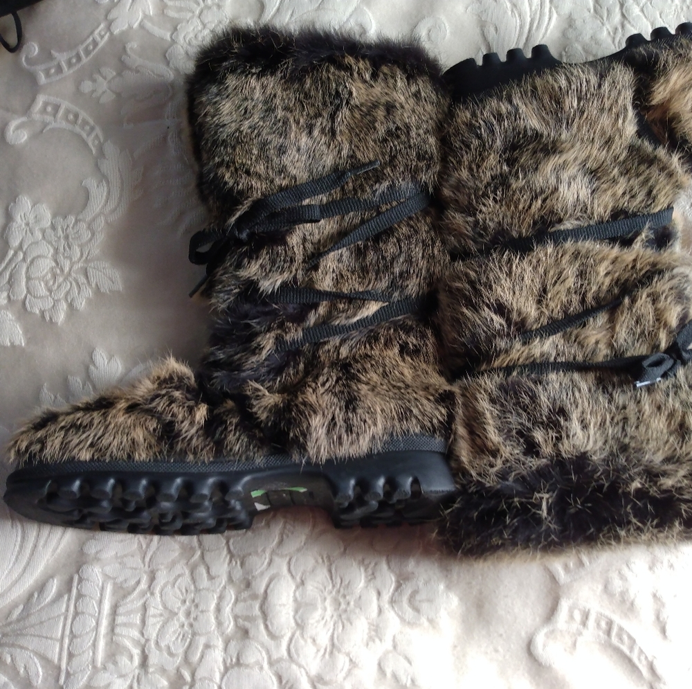 NWOT Fur lace booties